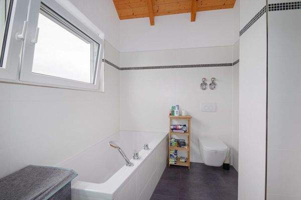 Badezimmer Ansicht 2