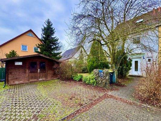 Stellplätze u. Gartenhaus