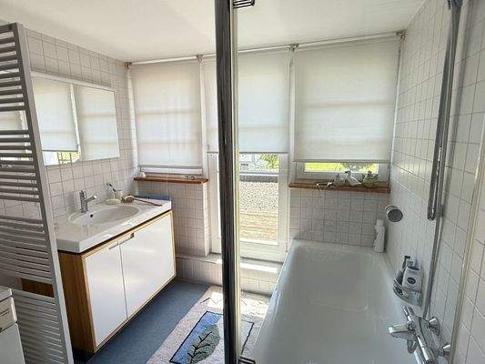 Badezimmer mit Terrassenzugang