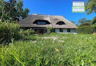 Reetdach Einfamilienhaus mit wunderschönem großen Grundstück
