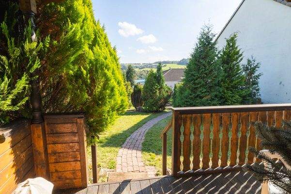 Blick von der Eingangsterrasse