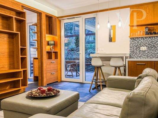 0FF72F0C-A57F-4C5A-9E5D-F6548284D7FA