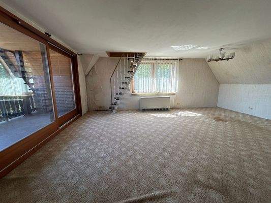 3031 Wohnraum im DG mit Zugang zur Loggia und ausgebautem Spitzboden