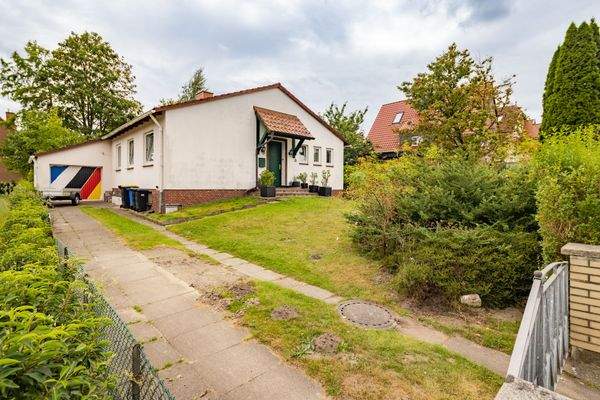 15 Haus Zufahrt Garage.jpg