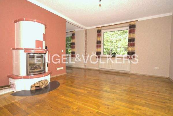 Wohnzimmer mit Kamin