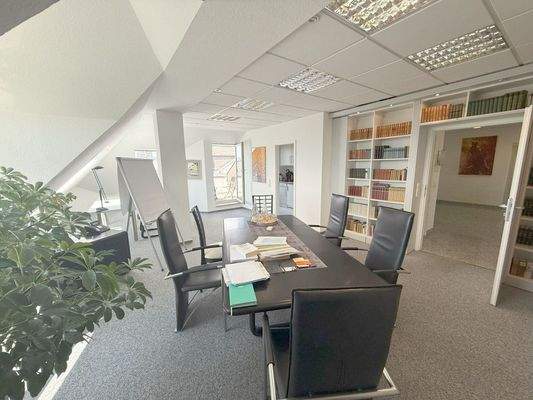 Besprechung und Loggia