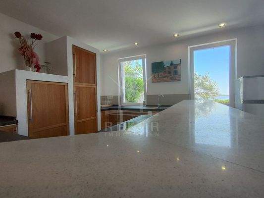  Elegante, möbliert 2-stöckige Wohnung