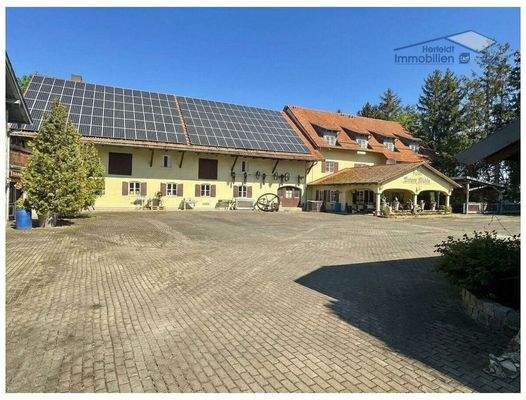 Hotel mit 35 Zimmern, Tagungsräumen, Bar etc.