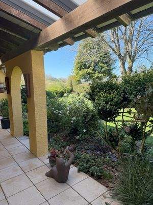 Terrasse mit Blick in den Garten