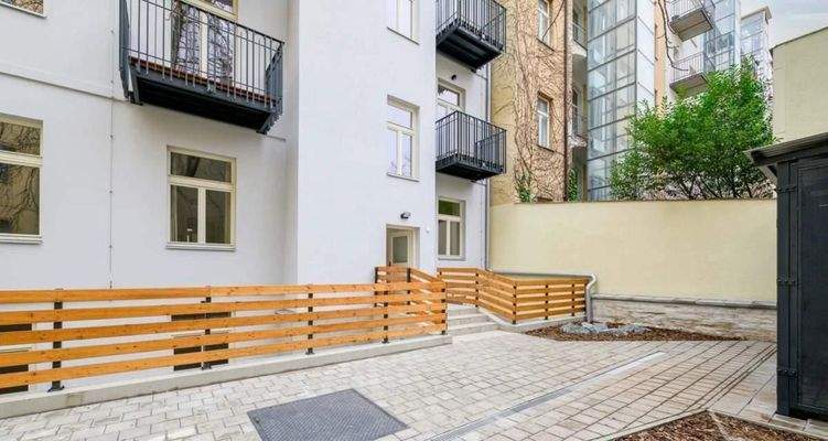 1744030153_jQ6Dgbrtlo