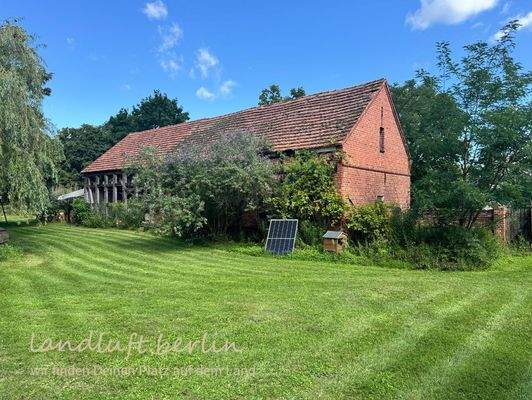 Stall aus Fachwerk- und massiv gemauerten Wänden.