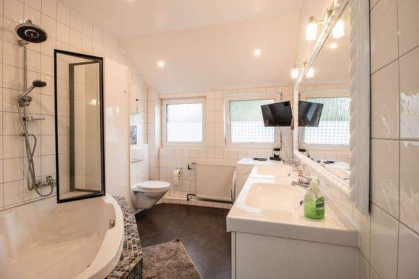 1. Obergeschoss: Badezimmer