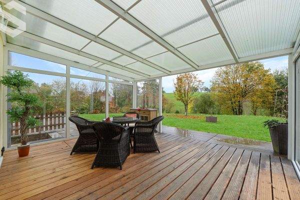 EG Überdachte Terrasse