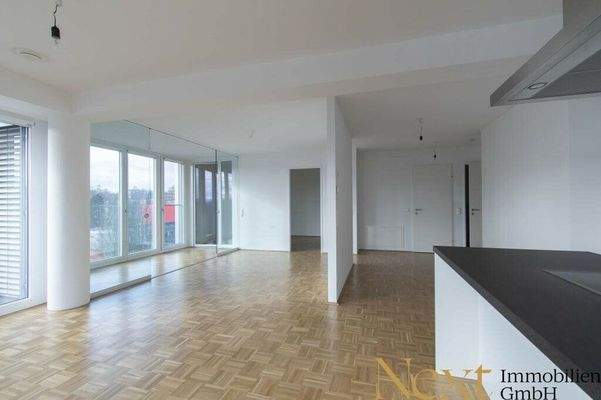 Musterfoto Küche mit Blick auf den Wintergarten