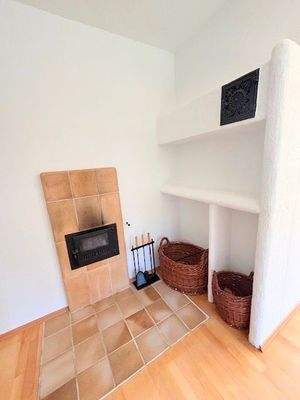 Befeuerung Kamin im Flur