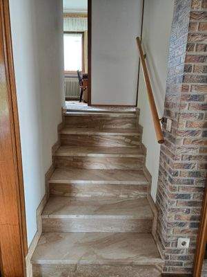 Treppe zum Hochparterre (nur 5 Stufen)