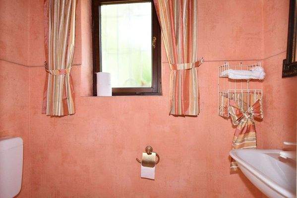 Gäste-WC mit Fenster