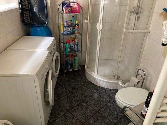 Bad im Souterrain mit allem