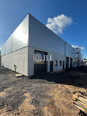 Außenansicht kleine Hallen - J