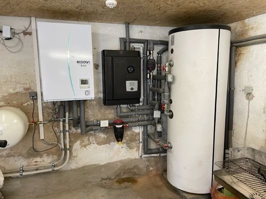 HWR mit Heizungs-und Photovoltaikanlage