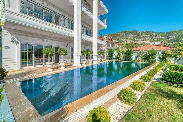 5-Bedroom Triplex House with Pool in Alanya Antalya