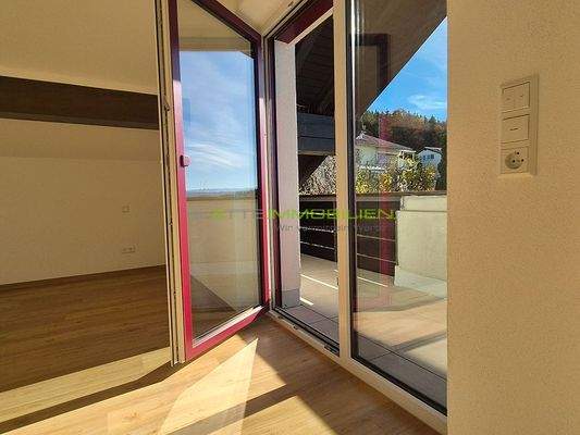 DG_Schlafzimmer_Eltern 02 mit Zugang Südbalkon