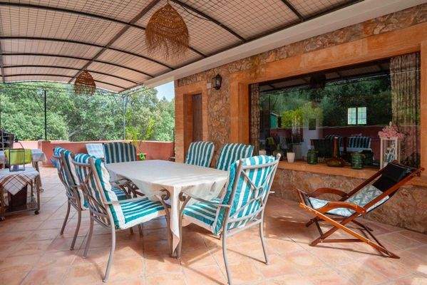 Finca mit Privatsphäre und Bergblick zum Verkauf in Puigpunyent, Mallorca