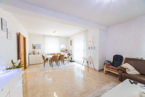 Blick zum Essbereich EG links