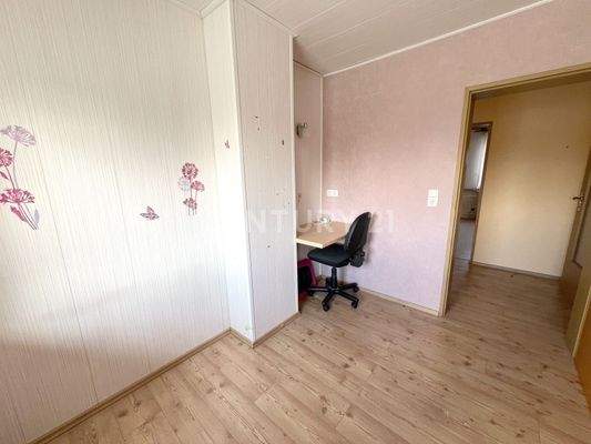 Platz für Ihr Home-Office oder Ankleidezimmer