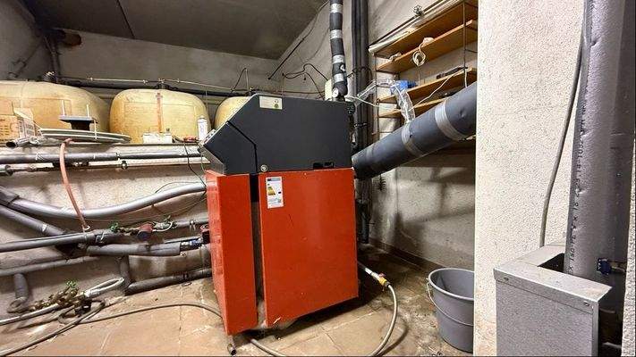 Foto-Ölheizung im Keller