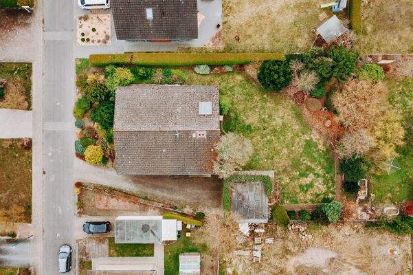 Dach- und Gartenansicht