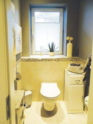 kleine separate Toilette