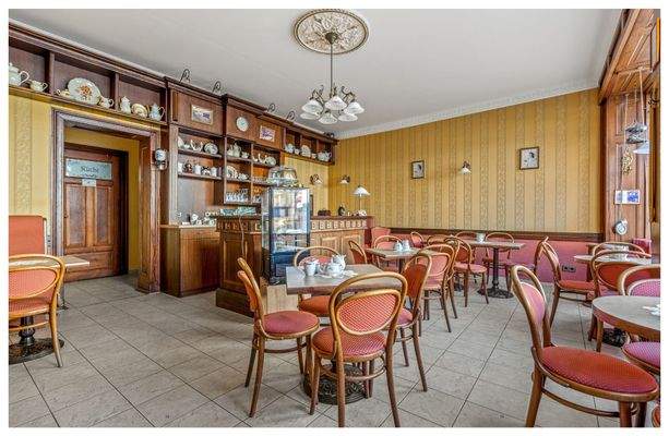 Laden ehem. Café im EG