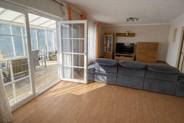 Blick in Richtung Terrasse / Pavillon