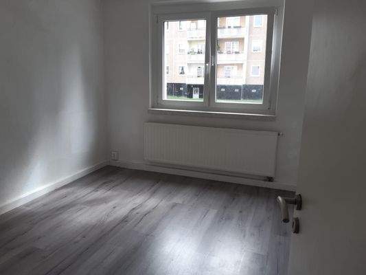 Leeres Zimmer mit Fenster