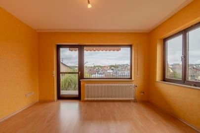 Zimmer 2 mit Balkon OG.jpg