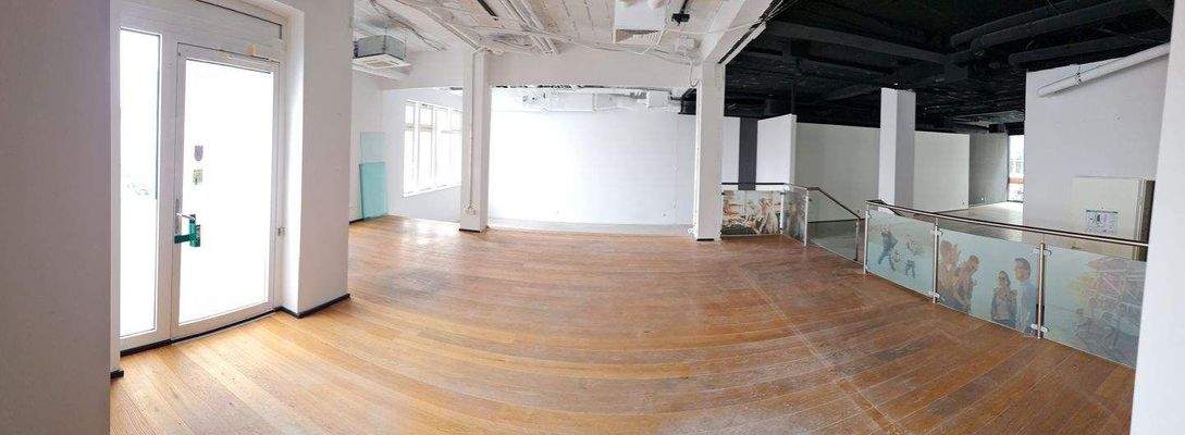 [B] EG rechts, Podest ca 50 m²