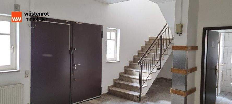 Anlieferung EG mit der Treppe zum Lager OG