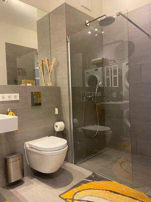 Badezimmer mit Dusche