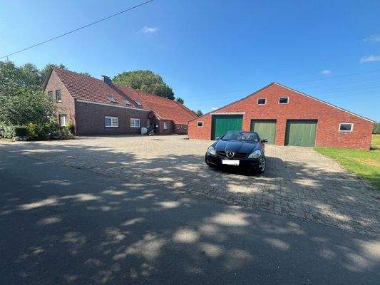 Landhaus mit Nebengebäude