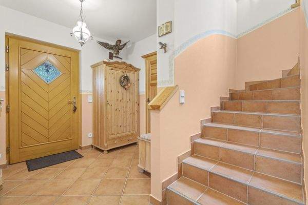 Vorraum und Stiegenaufgang