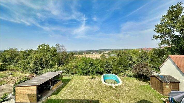 Ausblick in das Saaletal und die Weinberge
