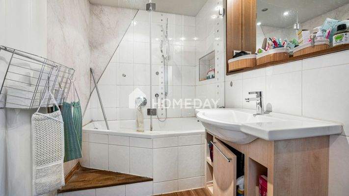 Nebenhaus 1. OG Badezimmer 2