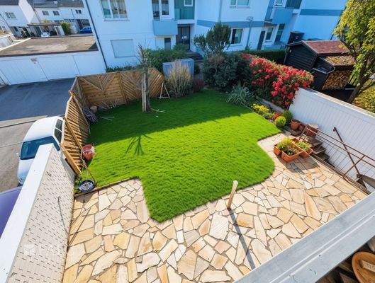 Garten-Terrasse von Oben - (KI generiert)