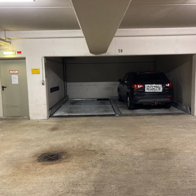 Blick auf einen Duplex-Parkplatz