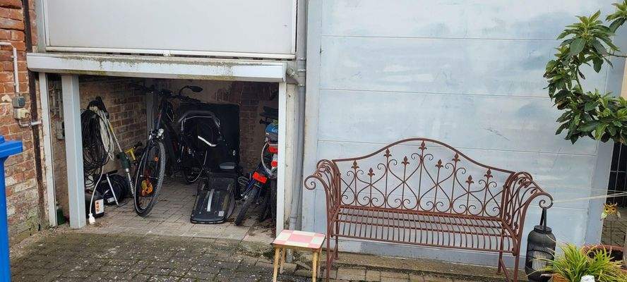 Abstellraum unter Balkon