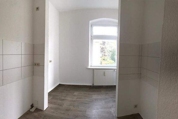 Helles Zimmer mit Fenster