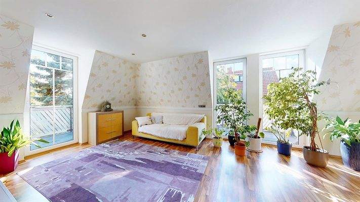 Dachgeschoss Wohnzimmer mit Balkon