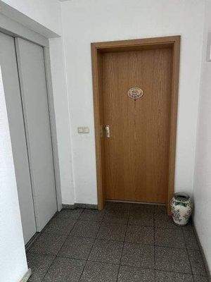Treppenhaus Wohnungseingang - Aufzug