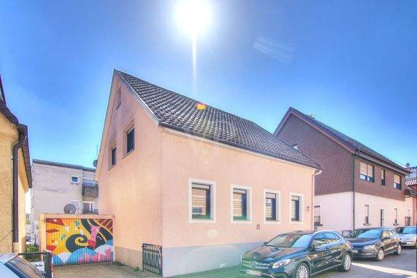 Außenansicht + Garage